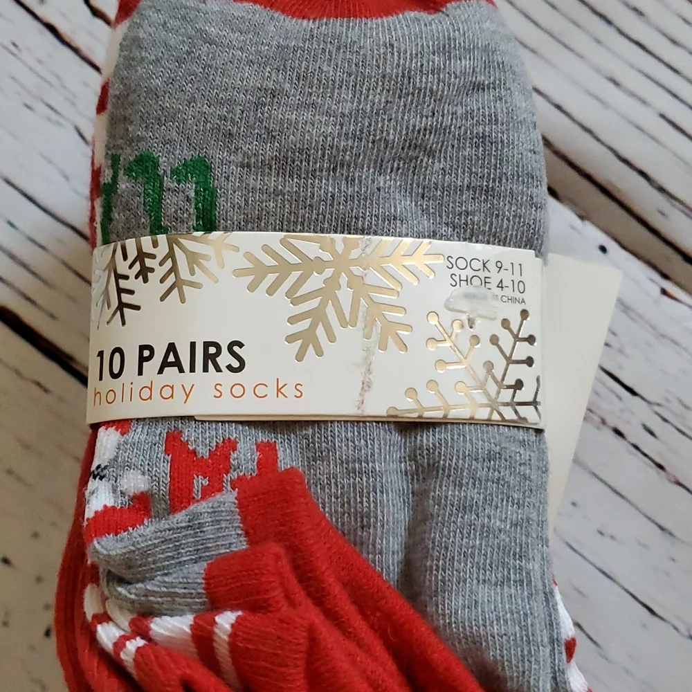 🆕️ TEN PAIRS OF KIDS HOLIDAY SOCKS 🎄